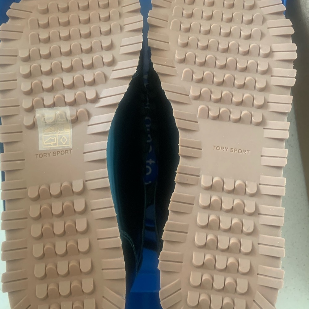 Tory Burch Ruffle Trainers - Picture 4 of 6